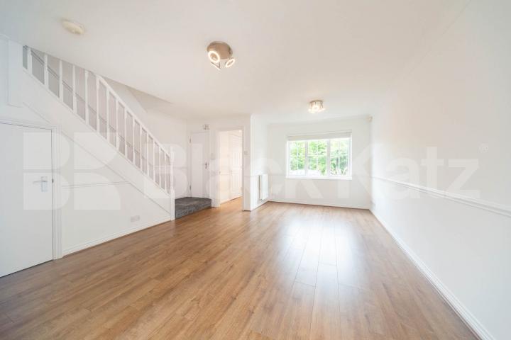 Semi-detached 3 bedroom house located close to major amenities Jules Throne Ave, Enfield